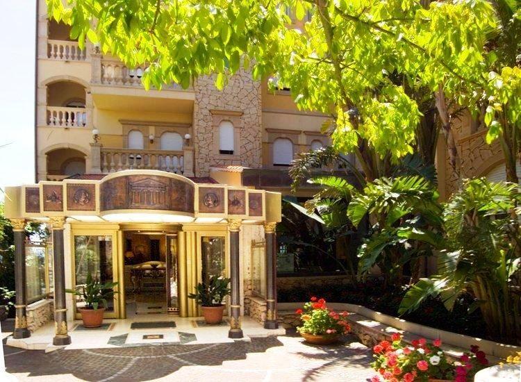 Hellenia Yachting & Giardini Naxos