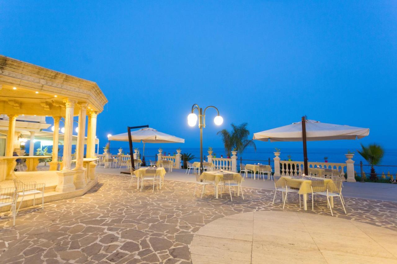 Hellenia Yachting & 4*