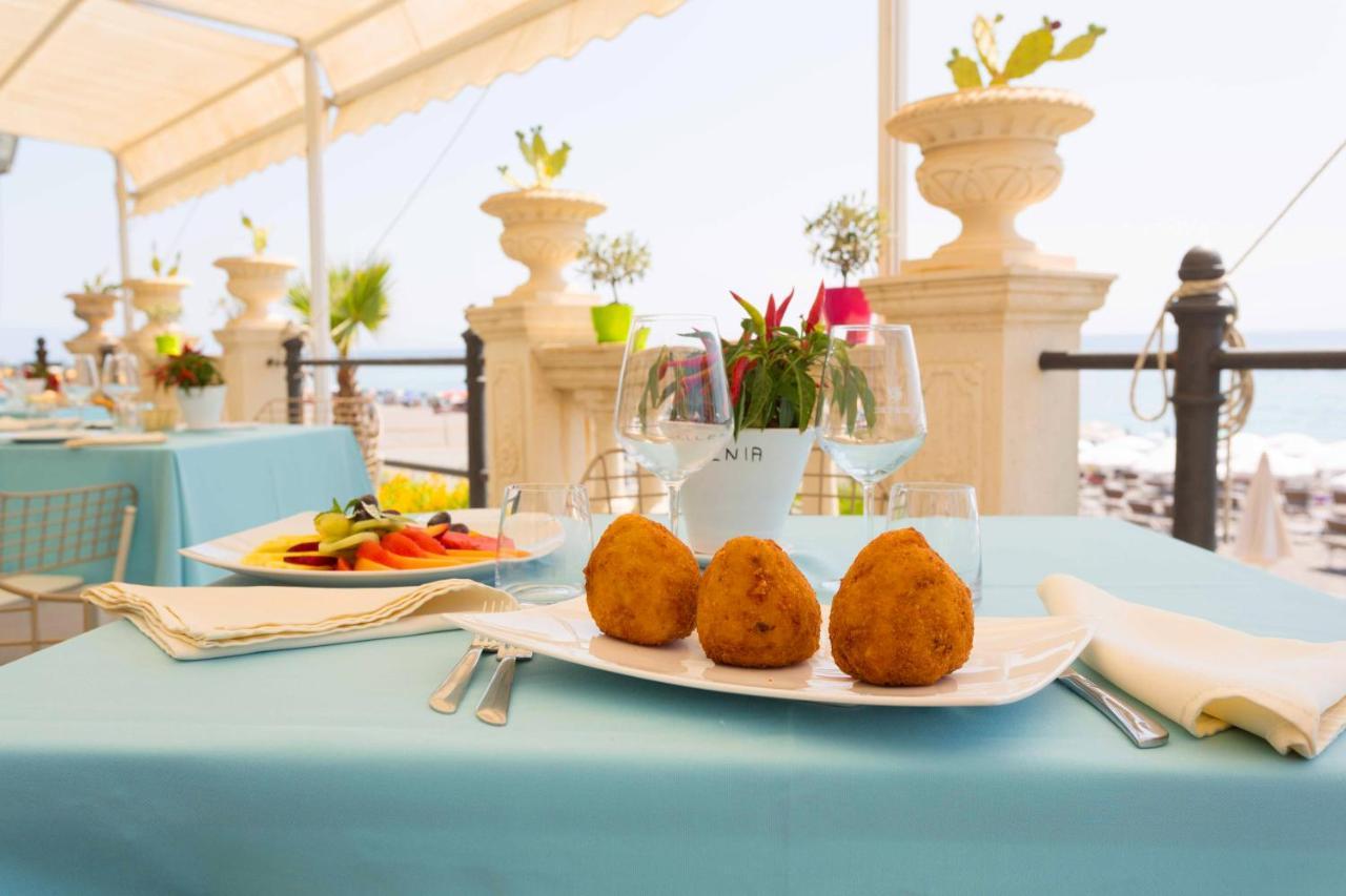 Hellenia Yachting & 4*